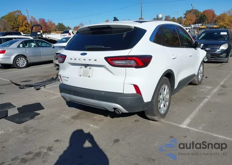 2023 Ford Escape Active z USA, uszkodzony, nr VIN 1FMCU0GN2PUB07682